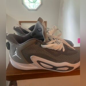 Jason Tatum (NBA Champion) Jordans Size 6 Big boys